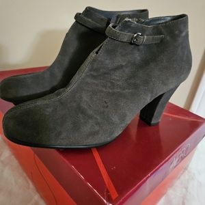 Aerosoles Grey Suede Bootie NIB Sz 7